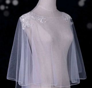 Capa de novia con encaje floral