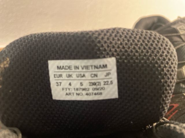 Zapatillas Salomon Trail runing Negras Rojas