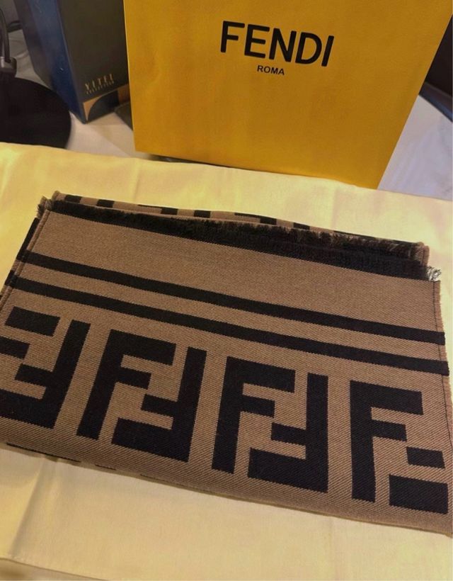 Chal Bufanda Fendi FF Negro Marrón reversible