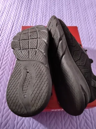 Nuove scarpe sportive nere