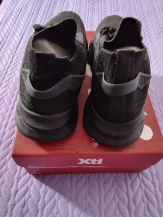 Nuove scarpe sportive nere
