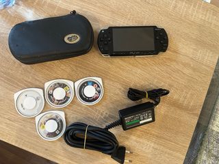 Sony PSP 2004 Negra + 4 Juegos + Accesorios