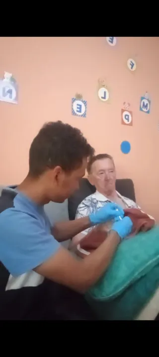 SOY CUIDADOR DE ADULTOS MAYORES Y DISCAPACITADOS