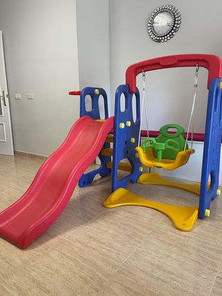 Tobogán y columpio infantil