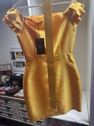 Vestido fiesta amarillo con volantes