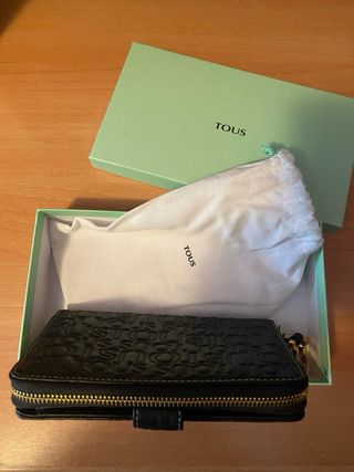 Monedero Tous Negro con Oso Dorado