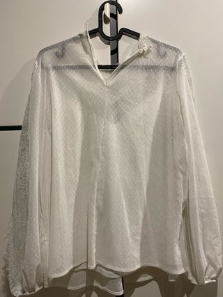 Blusa blanca de encaje
