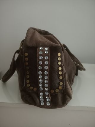 Bolso Marrón de serraje.