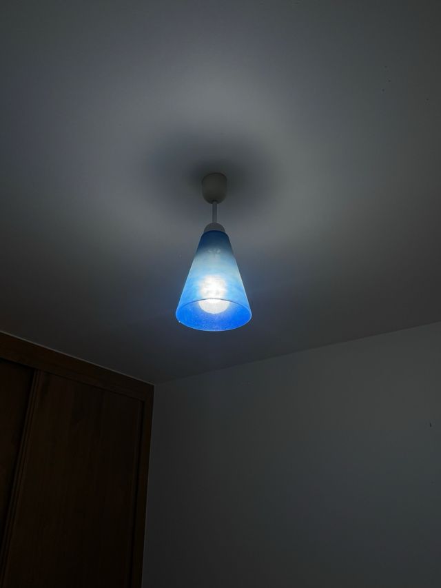 Lámpara de techo azul