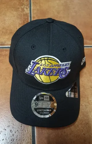 Gorra New Era Lakers Negra Talla S/M y M/L