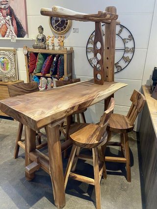 Barra de bar de madera rústica