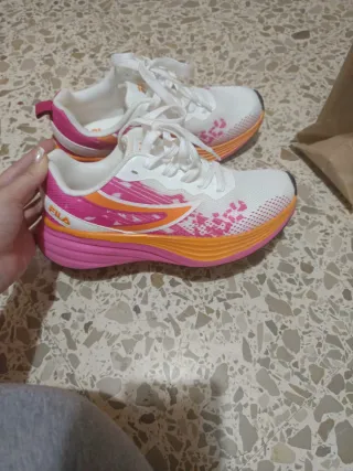 Scarpe Fila bianche e rosa da donna