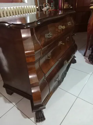 Cómoda Abombada Holandesa..