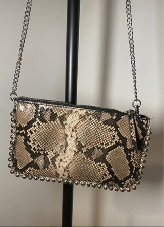 Bolso Zara estampado serpiente tachuelas