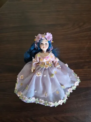 Bambola porcellana capelli blu