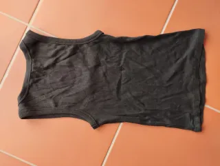 Camiseta sin mangas negra acanalada