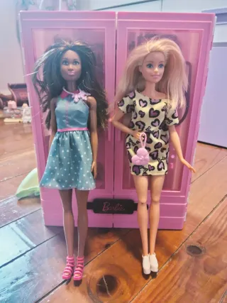 Armadio Barbie rosa più 2 bambole Barbie 
