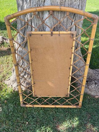 ESPEJO DE PARED EN BAMBÚ.