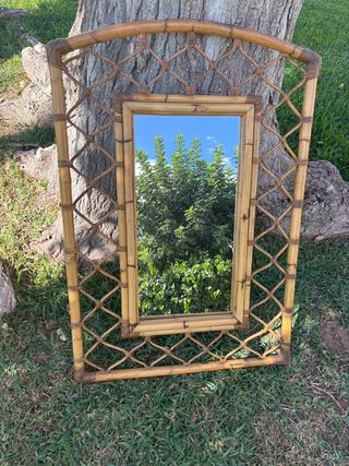 ESPEJO DE PARED EN BAMBÚ.