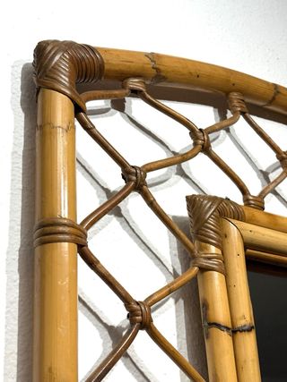 ESPEJO DE PARED EN BAMBÚ.