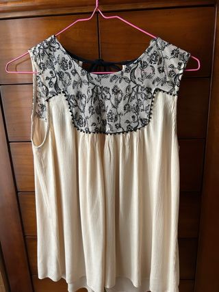 Top Zara sin mangas encaje negro y beige