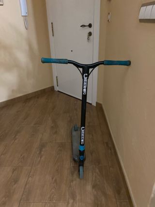 Patín Scooter Negro y Azul