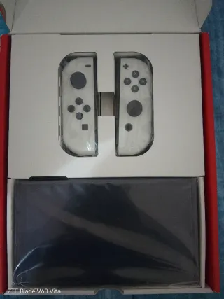Nintendo Switch OLED Bianco