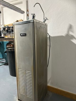 Pila de agua de acero inoxidable enfría el agua