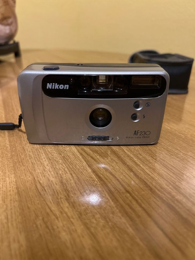 Cámara Nikon AF230 Lente 29mm