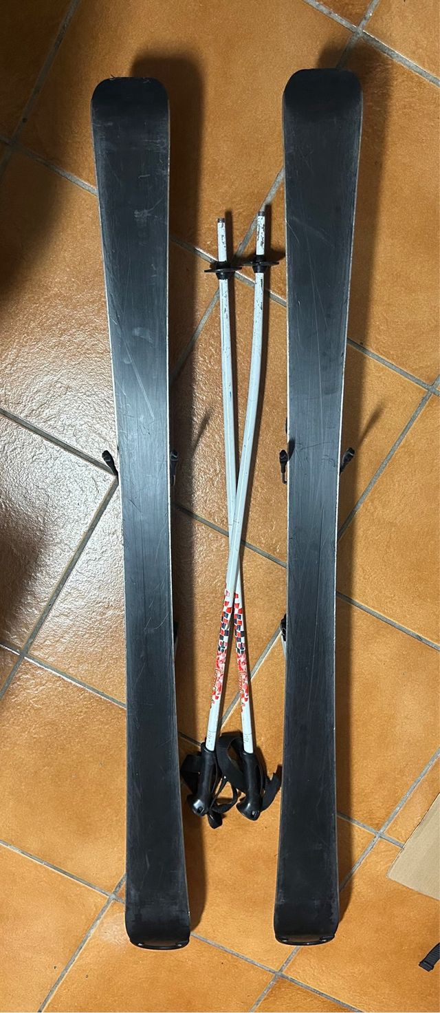 Esquís Völkl 130 y bastones wedze.