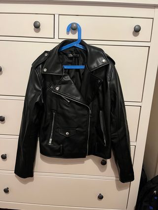 Chaqueta Zara imitación cuero negra