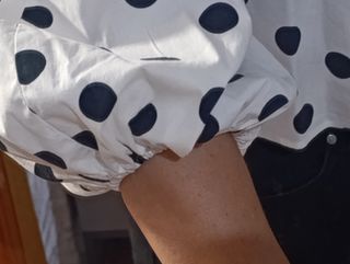 Blusa lunares blanca y negra