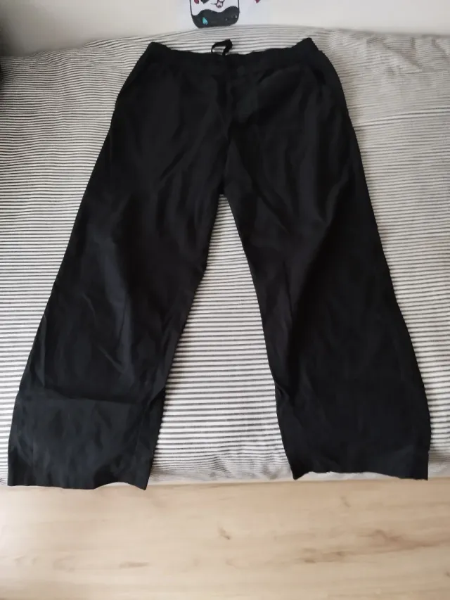 Pantalón Uniqlo XL Negro.