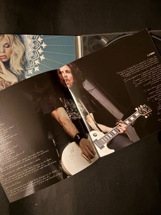 Uzzhuaia - Santos y Diablos CD Rock español