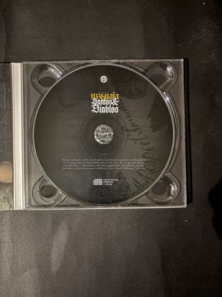 Uzzhuaia - Santos y Diablos CD Rock español