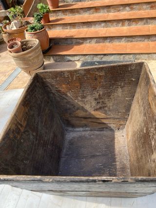 Artesa de madera antigua