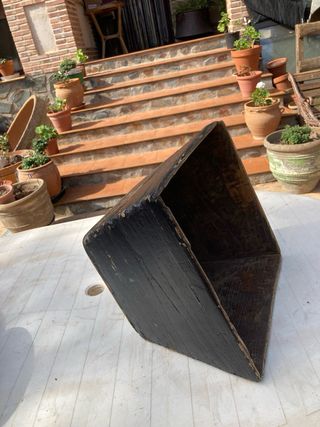 Artesa de madera antigua