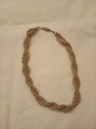 Collar trenzado perlas beige y plata