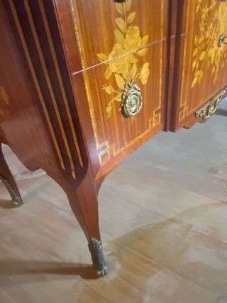 Cómoda de madera con mármol