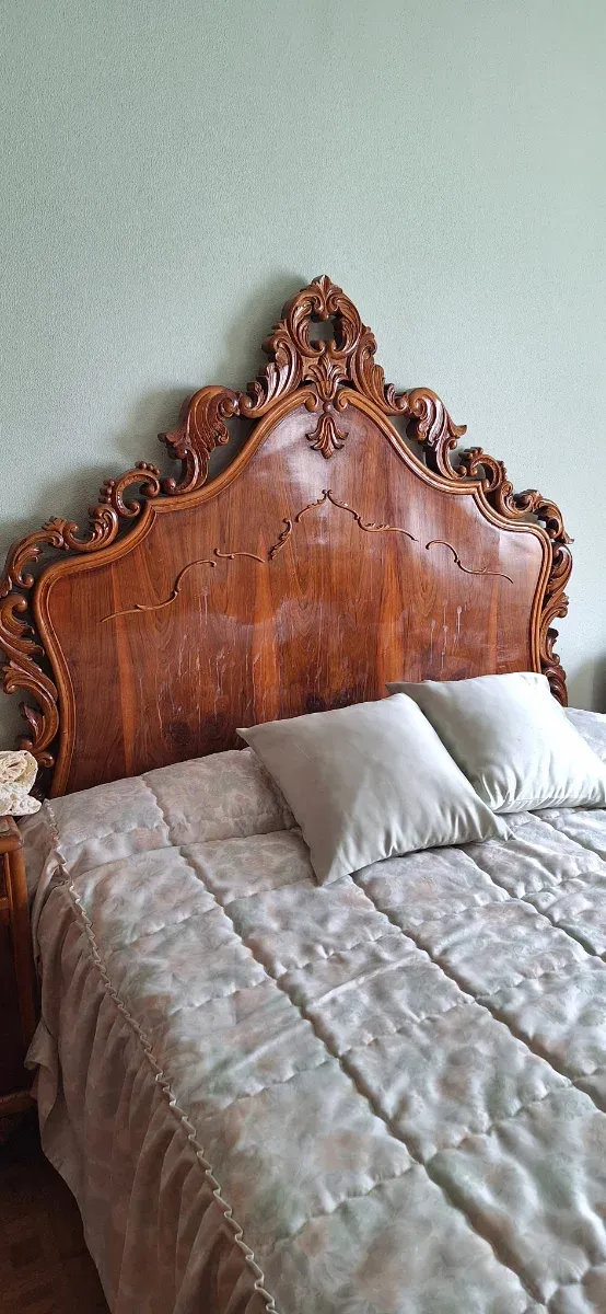 Conjunto dormitorio antiguo en madera