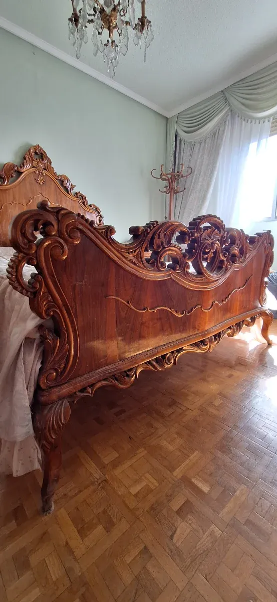 Conjunto dormitorio antiguo en madera