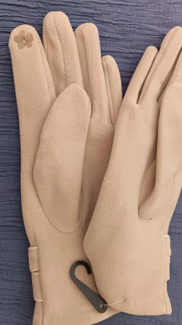 Guantes beige con detalle floral