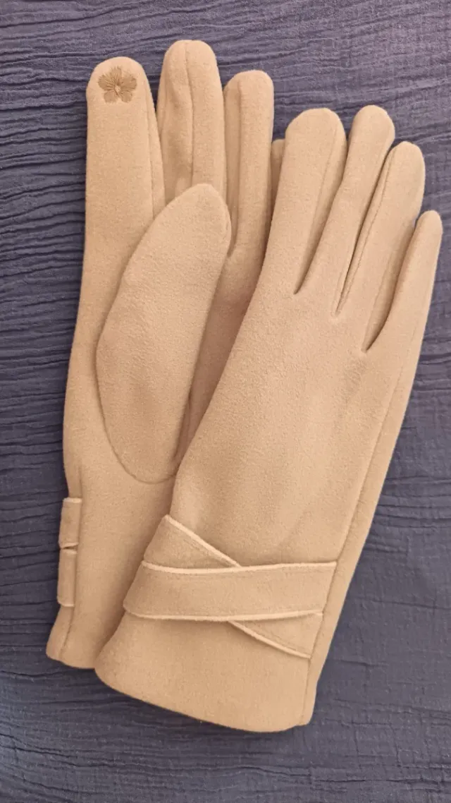 Guantes beige con detalle floral