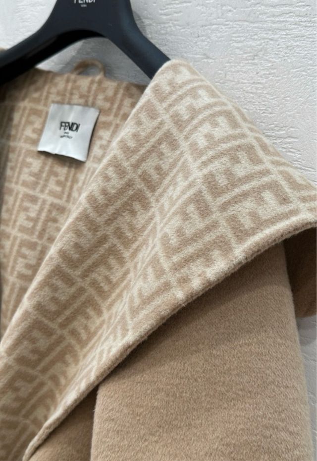 Abrigo Fendi Cachemire Clásico Beige