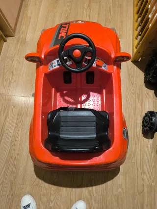 Coche de batería infantil rojo