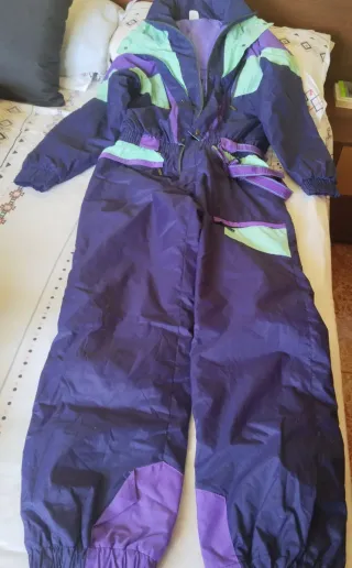 Mono de nieve infantil morado y verde