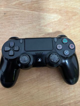 Mando Dualshock 4 Negro  PRECIO NEGOCIABLE!!!