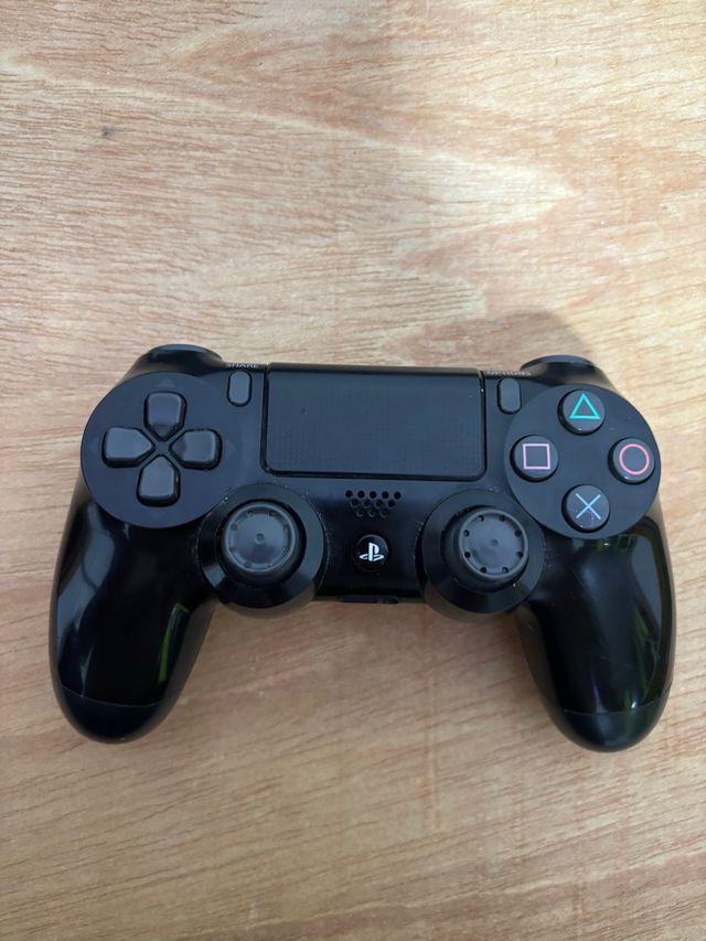 Mando Dualshock 4 Negro  PRECIO NEGOCIABLE!!!