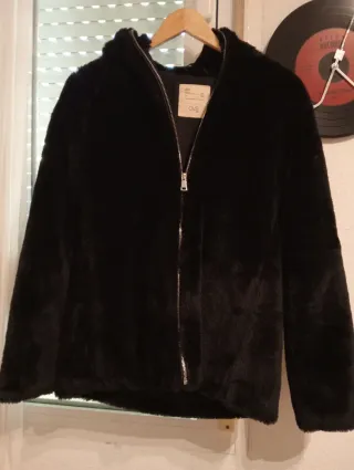 Chaqueta negra pelo sintético niña