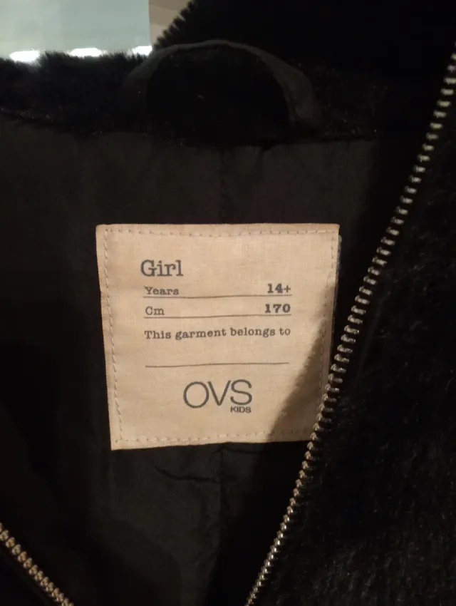 Chaqueta negra pelo sintético niña